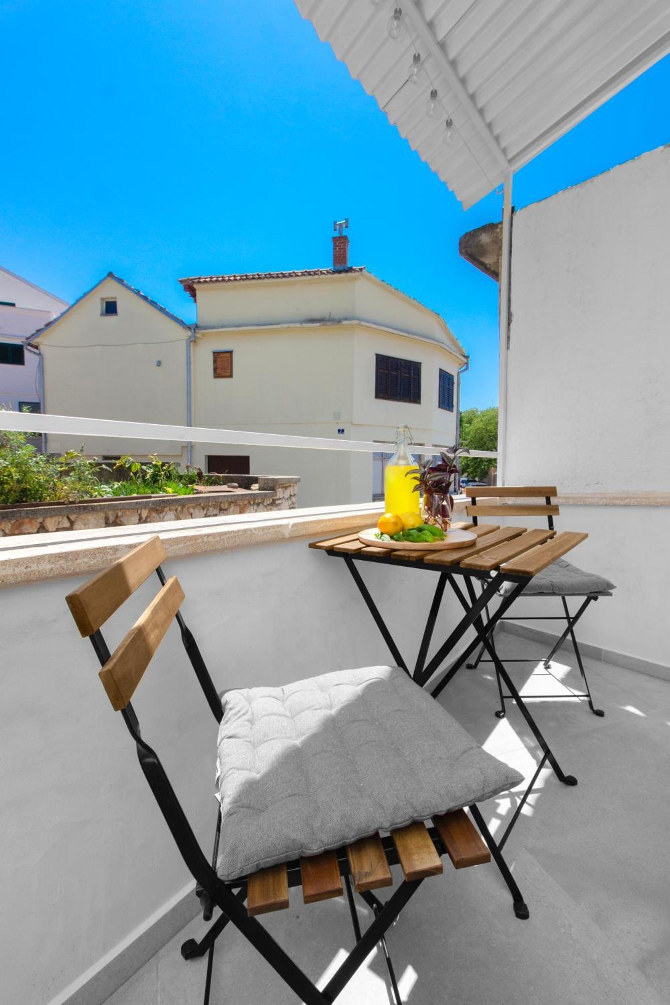 Studio Apartman Casa Lambasa ชิเบนิก ภายนอก รูปภาพ